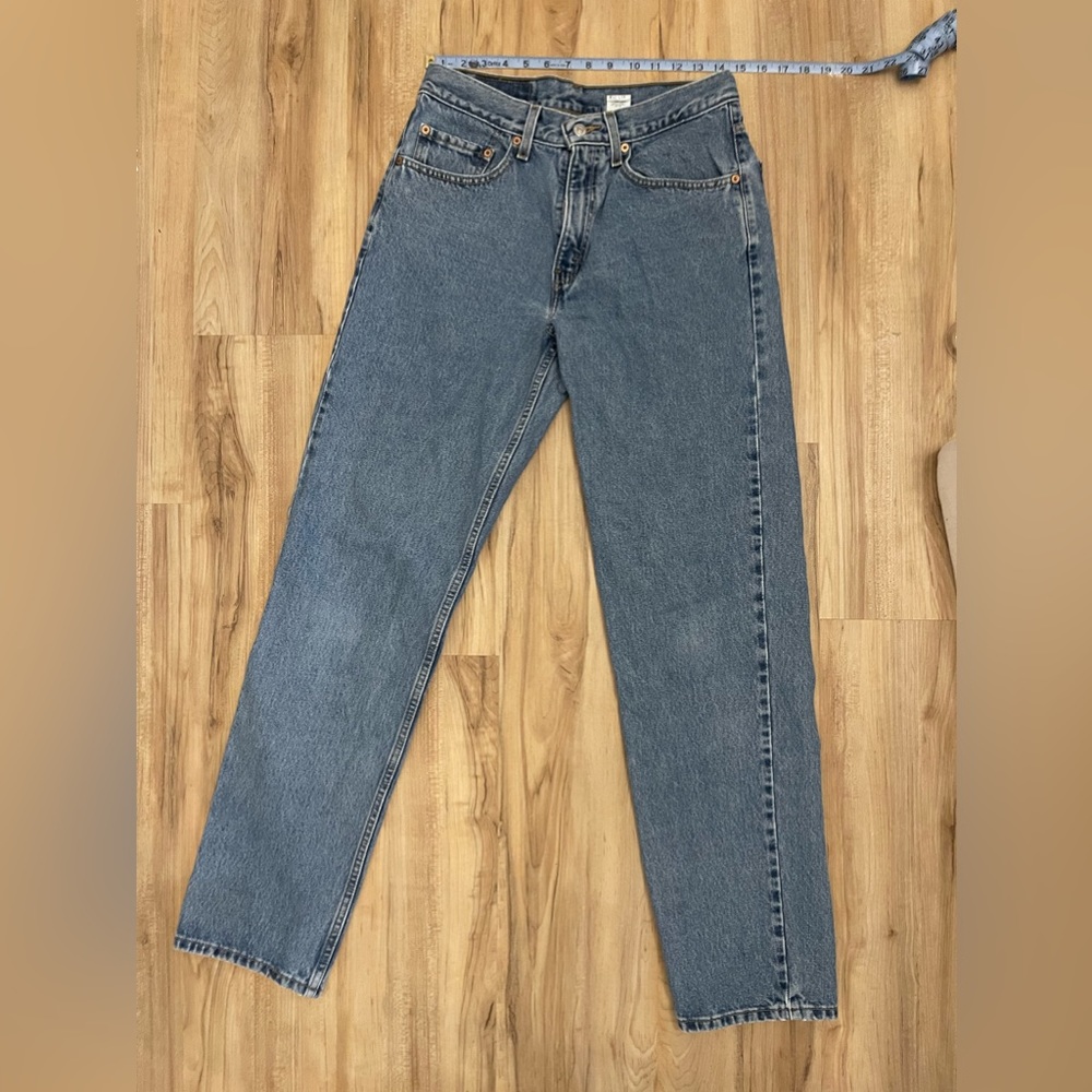 Levi’s 550 relaxed fit denim jeans men’s tag 32 W 34 L, fits approx women’s 28W